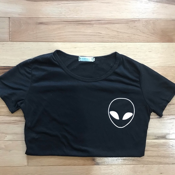 Tops - Alien pocket tee 👽